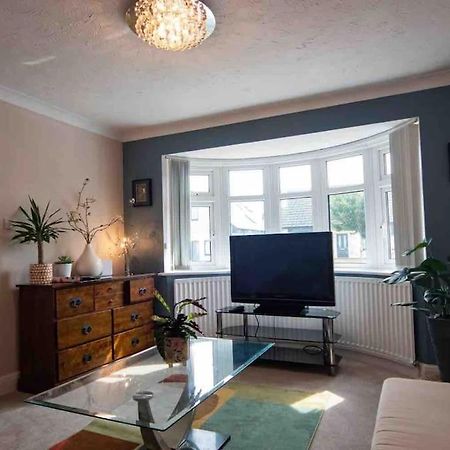 1 Bedroom Self Contained Apartment In Christchurch Winkton Ngoại thất bức ảnh