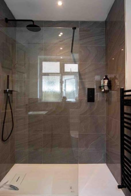 1 Bedroom Self Contained Apartment In Christchurch Winkton Ngoại thất bức ảnh
