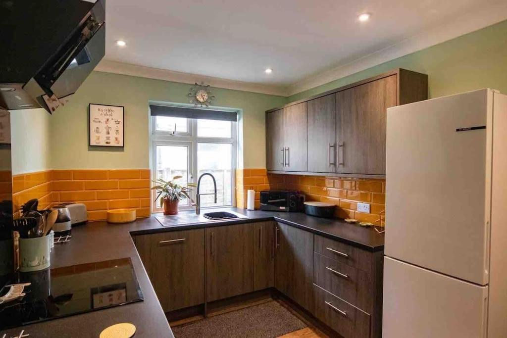 1 Bedroom Self Contained Apartment In Christchurch Winkton Ngoại thất bức ảnh