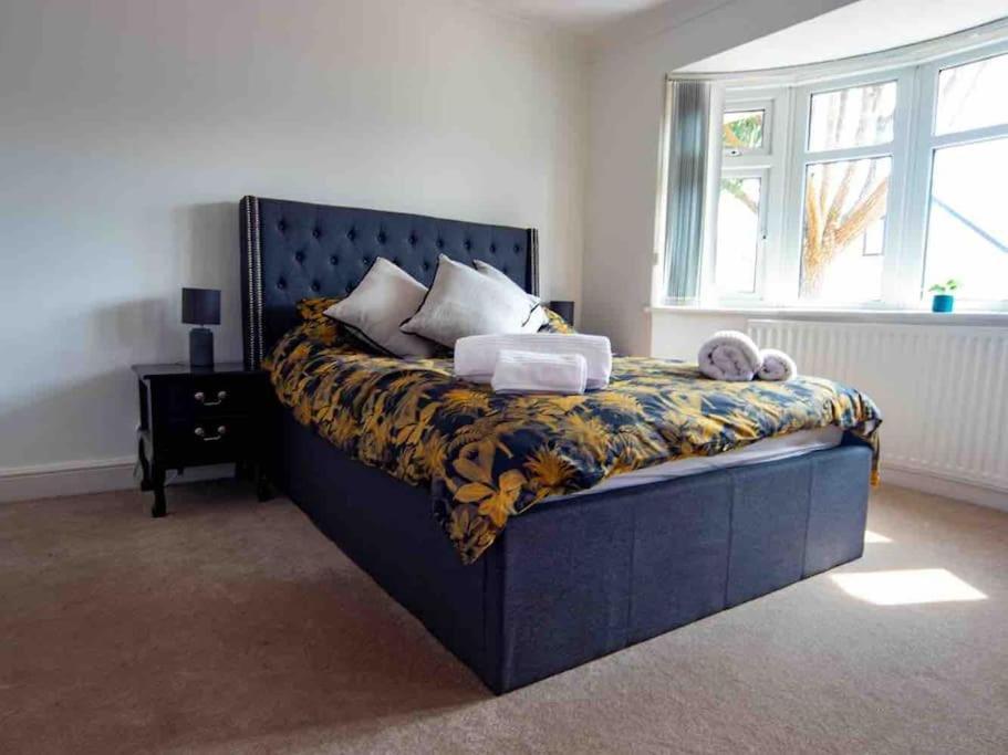 1 Bedroom Self Contained Apartment In Christchurch Winkton Ngoại thất bức ảnh